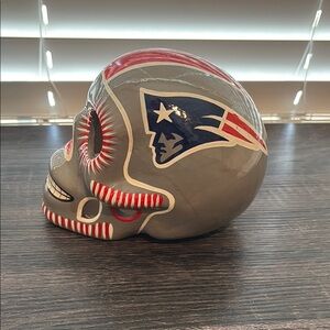 Patriots Themed Gray Skull Art Decor